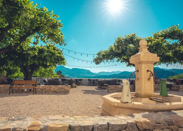Logis Hotel Restaurant Le Plantevin